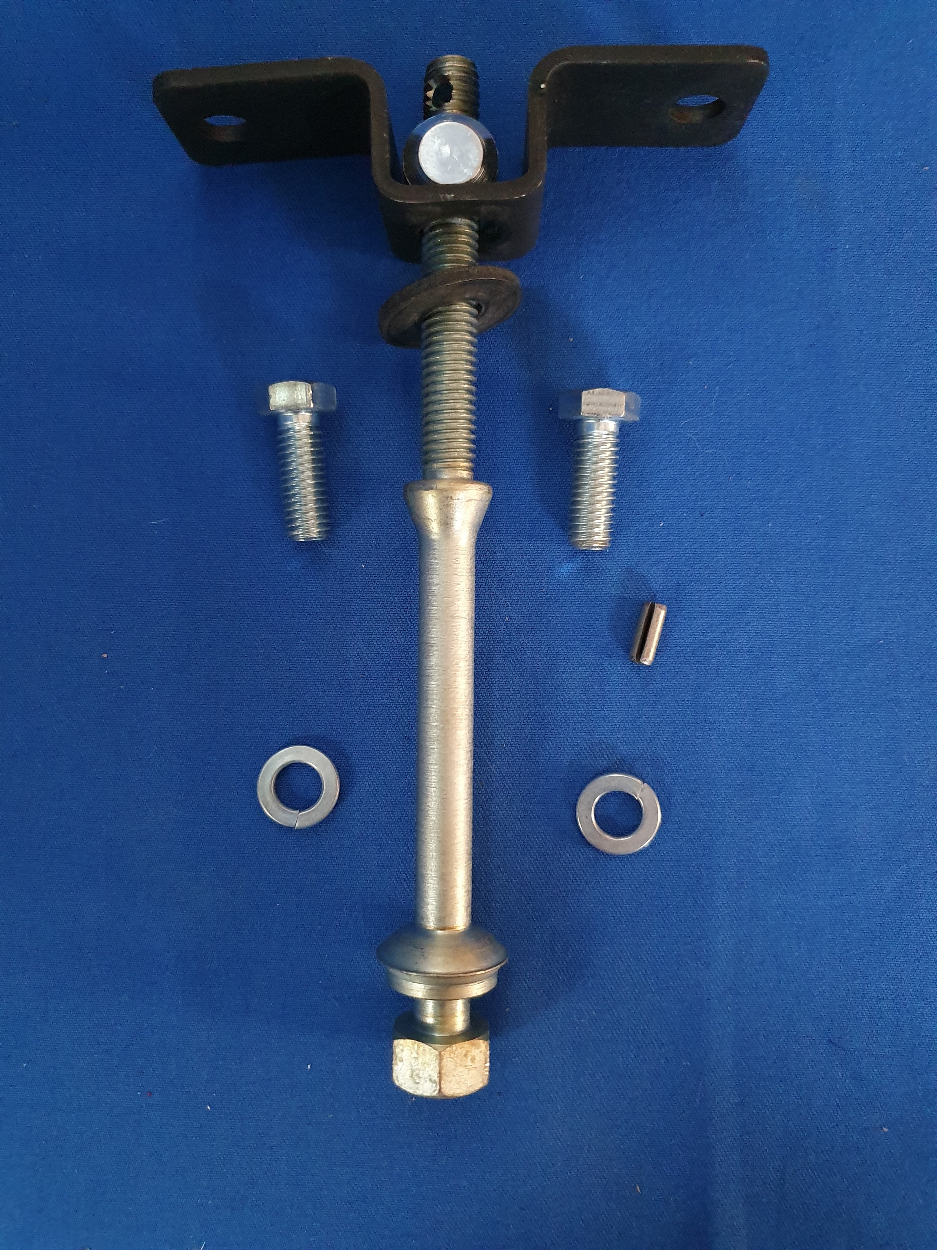 Bolt Kit Spare Tire Lock Rear-68-74