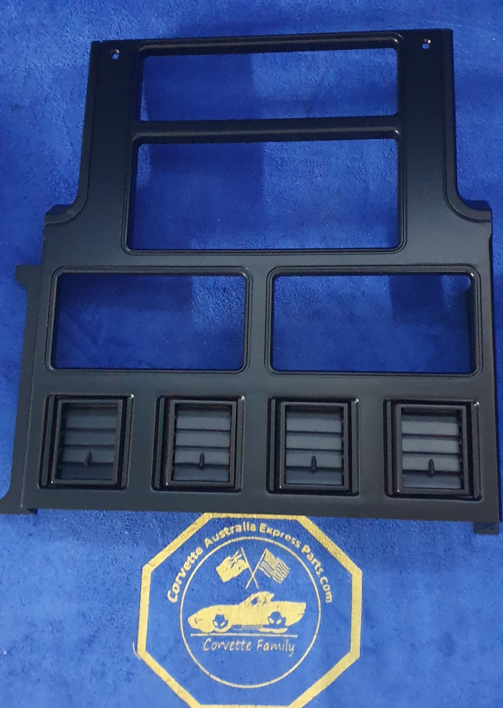 Bezel Center Dash With Deflectors-84-89