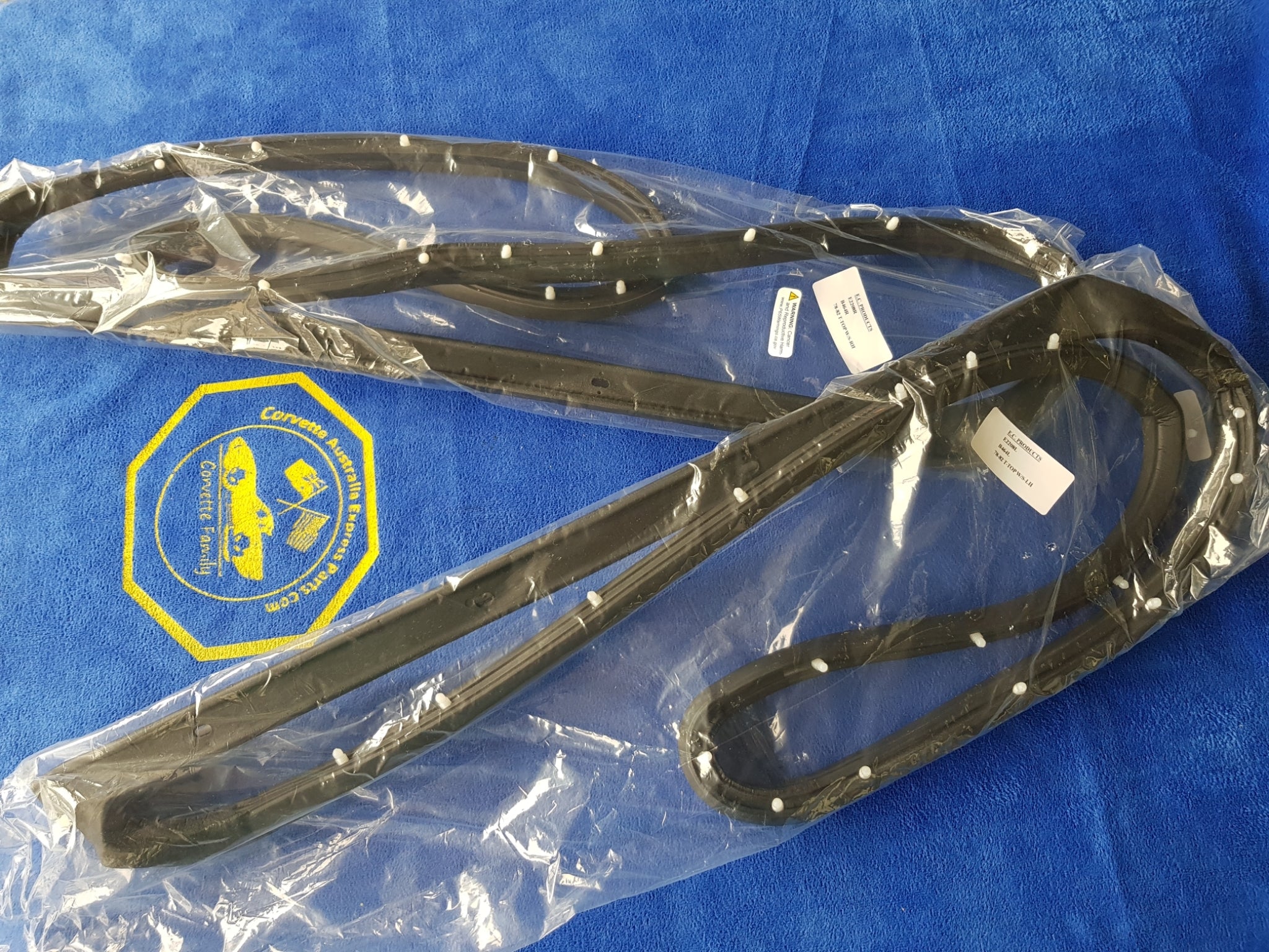 Weatherstrip T Top Panel With Fasteners Usa Pair-77L-82